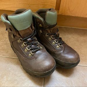 CABELAS GORETEX HIKING BOOTS